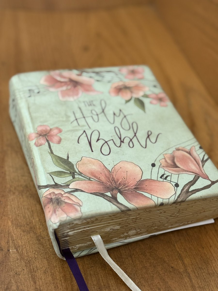 IndyJenn_'s tweet photo. The mother of Jessica Barnes brought her daughter’s bible with her today. When asked how she is feeling about today, she said, “The family prayed about it last night. I’m at peace with whatever happens.” #strength #grace #truecrime #BrandonBarnes https://t.co/P0B6I0ANMa