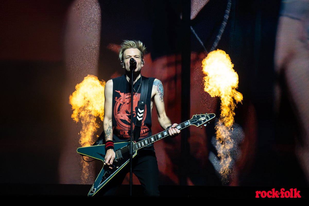 rock_and_folk's tweet image. #PHOTOREPORT 📸 Le tout dernier concert français de @Sum41 à @ParisLaDefArena, avec Dynamite Shakers  et @NeckDeepUK en premières parties 🔥

Photos : @StephPictures 
👉 rocknfolk.com/concerts/sum-4…