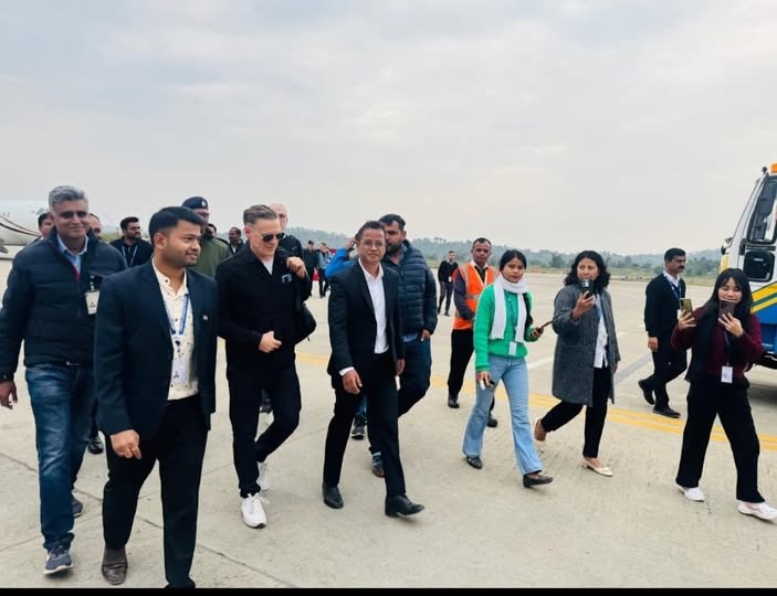 NELiveTV's tweet photo. BRYAN ADAMS ARRIVES IN SHILLONG AHEAD OF HIS MUCH AWAITED SHOW TOMORROW 

Picture Courtesy: Senior Journalist Patricia Mukhim’s Facebook Post

#Shillong #bryanadams #bryanadamsconcert #shillongconcert #northeastlive https://t.co/MNULCcZH8E