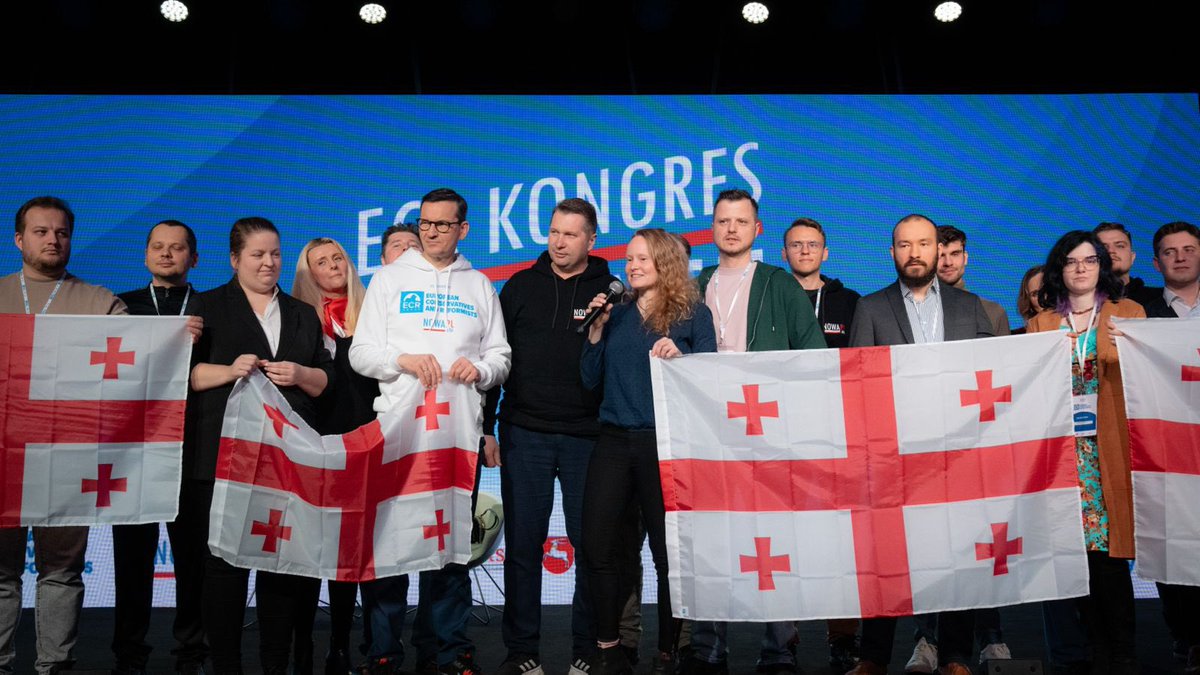 nowaPLorg's tweet photo. Na zakończenie #ECRKongresMłodych wyraziliśmy jasne i zdecydowanie poparcie dla narodu gruzińskiego w ich walce o wolność. 

Wspólnie z nimi mówimy głośne - NIE dla Rosji.

@MorawieckiM @CzarnekP @SzStachowiak https://t.co/m5VJtTYMV8