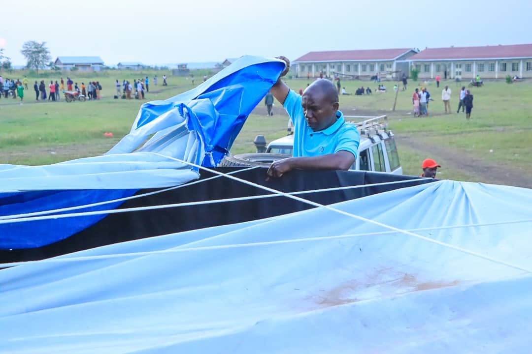 UgandaRedCross's tweet photo. @DrBrianBilalK @NTALEEMMANUEL_ @JoelKitutu Ensuring access to clean and safe water through water trucking and the URCS-constructed T70 water tank.
@DrBrianBilalK @LillianAber @inakasiita1 @R_Nabbanja @JCWamala
#HumanityNeedsYou
#SavingLives
#URCSAt60 https://t.co/3sHsxFuh0r