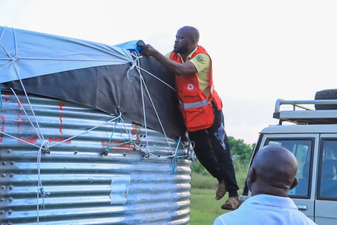UgandaRedCross's tweet photo. @DrBrianBilalK @NTALEEMMANUEL_ @JoelKitutu Ensuring access to clean and safe water through water trucking and the URCS-constructed T70 water tank.
@DrBrianBilalK @LillianAber @inakasiita1 @R_Nabbanja @JCWamala
#HumanityNeedsYou
#SavingLives
#URCSAt60 https://t.co/3sHsxFuh0r