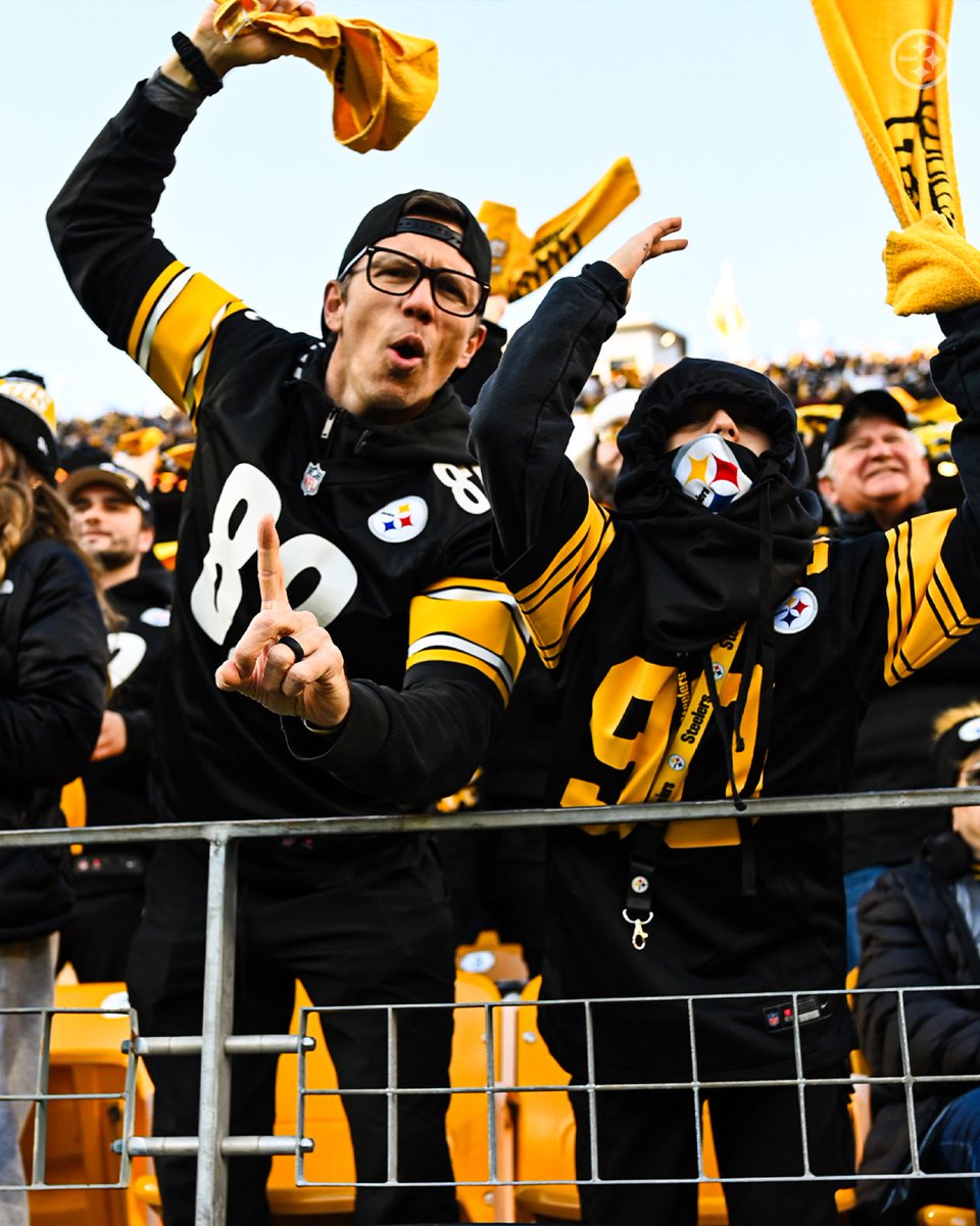 SteelersUnite's tweet photo. 10-3 AND A VICTORY MONDAYYY‼️
#SteelersNation | #HereWeGo https://t.co/8KjwINosG5