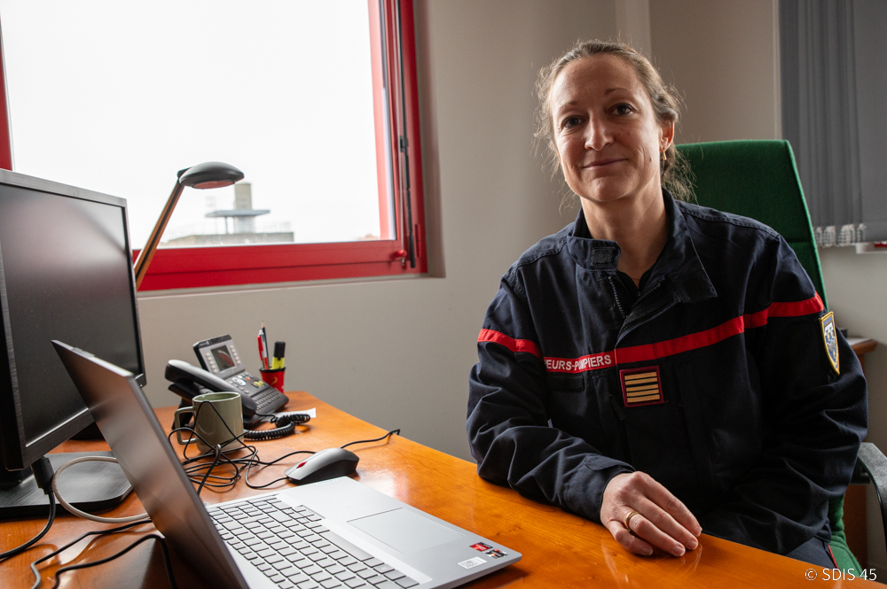 SDIS45's tweet photo. 📣Le SDIS 45 est ravi de vous annoncer l’arrivée de Claire GENEVE au sein de sa Direction du Service de Santé et de Secours Médical (#DSSSM) en tant que médecin-cheffe depuis le 18 novembre.
ℹ️ https://t.co/eZ8ZNcfpIm
#MédecinChef #Secours #UnisPourSauver https://t.co/6HmC10JblU