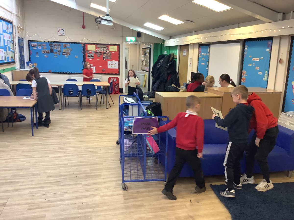 MRSGrantHPS1's tweet photo. P3G enjoyed taking part in an elf scavenger hunt for 12 days of fitmas. Thanks @MissMcLuckieHPS we enjoyed this activity. https://t.co/V2U9OxxONJ