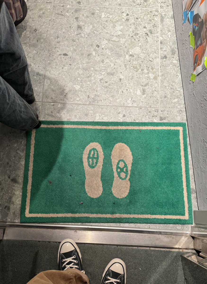 J52050276's tweet photo. 本物が画面からはみ出ててアツかった📺
今年一の出来事だったから、
いい年越しが出来そう!🥔🍟
産まれたー
#code_47l
@taisyoupants https://t.co/eUgPOpmt5B
