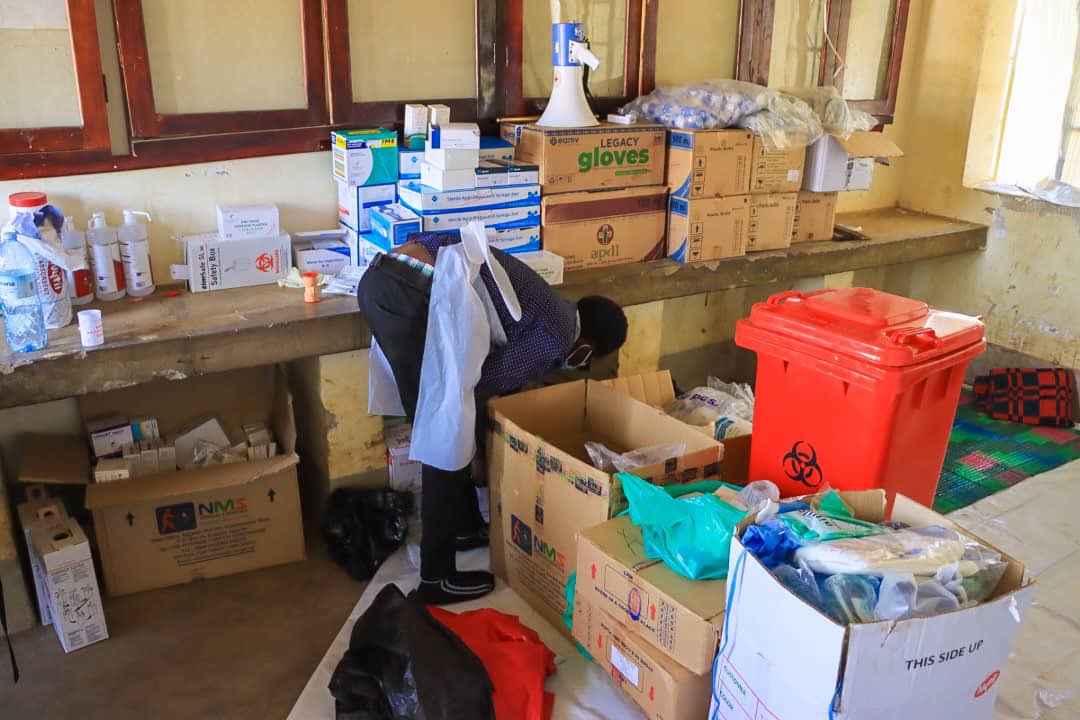 UgandaRedCross's tweet photo. @UgandaRedCross emergency medical team attended to 113 cases survivors of the at the camp yesterday, all of which were managed onsite.
👉🏾 A standby ambulance is available for any necessary referrals.
#HumanityNeedsYou
#SavingLives
#URCSAt60 https://t.co/X7DXJvVbpt