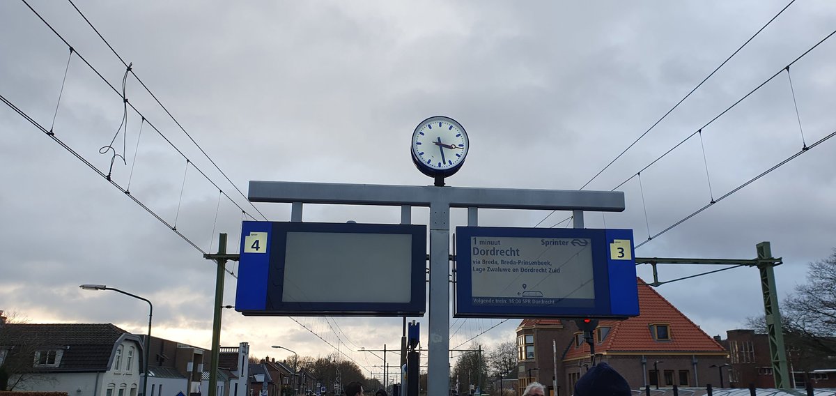anekdotisch's tweet photo. @NS_online Hoi, het digitale bord op station Gilze-Rijen spoor 4 is kapot aan beide kanten. Zouden jullie dit kunnen repareren? Bedankt! https://t.co/gHgGl1fpRm