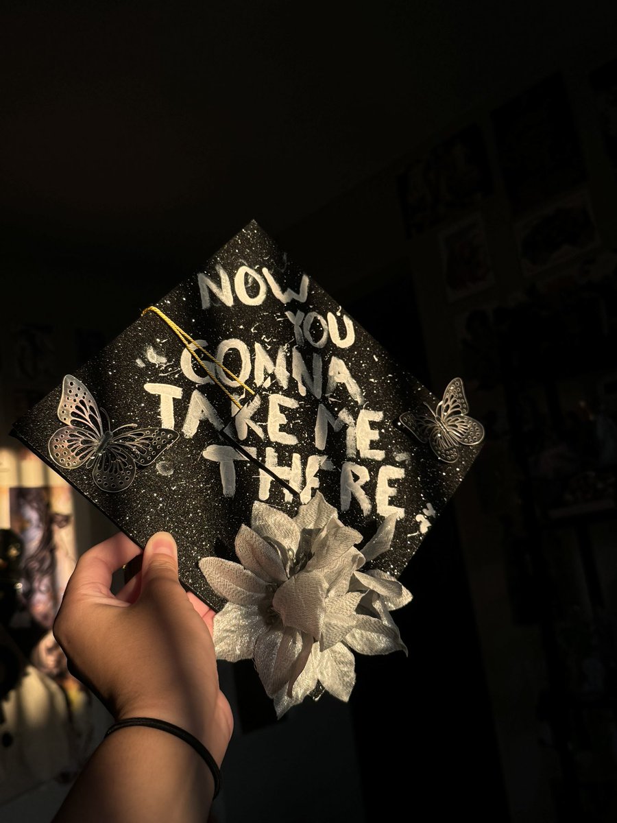 allaboutkaci's tweet image. cap I made for my graduation on Saturday :) inspired by hongjoong and horizon

#capdesign #design #ateez
