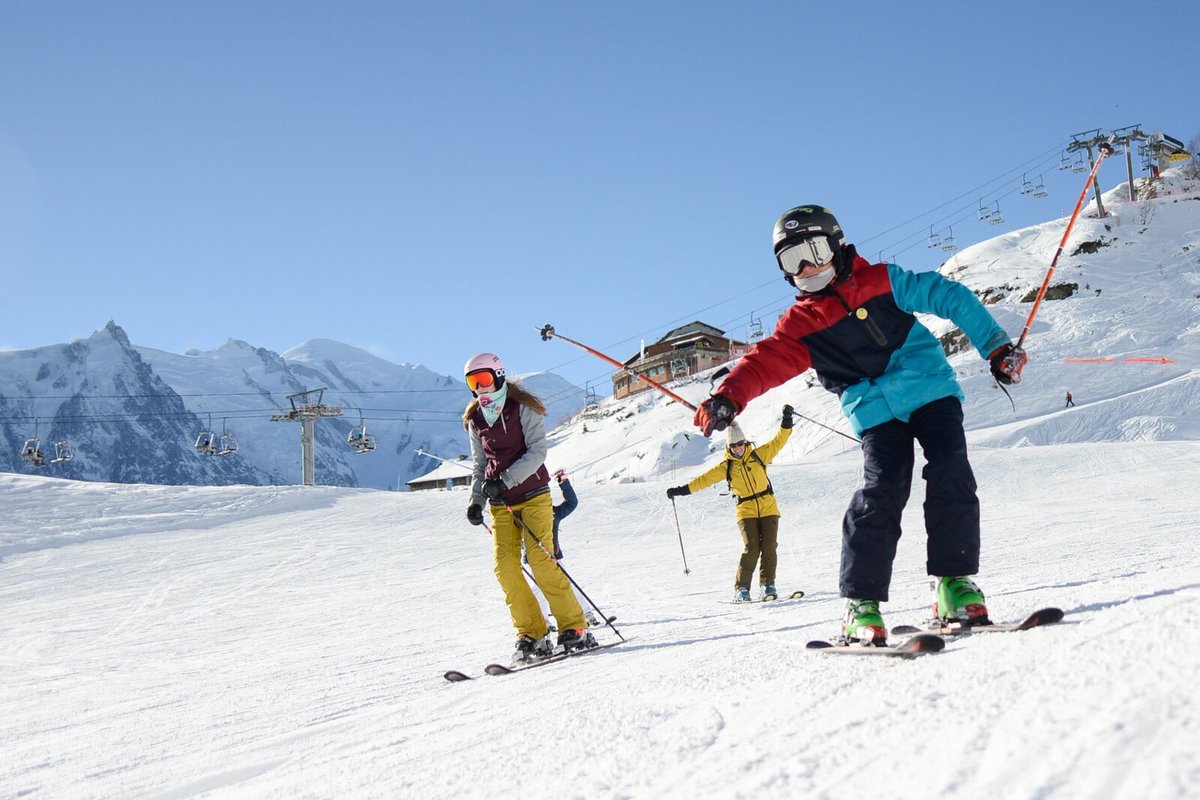 Winter rolls in and we’re excited to share what’s new this season in Chamonix. Itching to carve those first tracks? mark your calendars 21 December when the full winter opening kicks off

Check out what’s new this winter:seechamonix.com/news/whats-new…
#chamonix #montblanc #seechamonix
