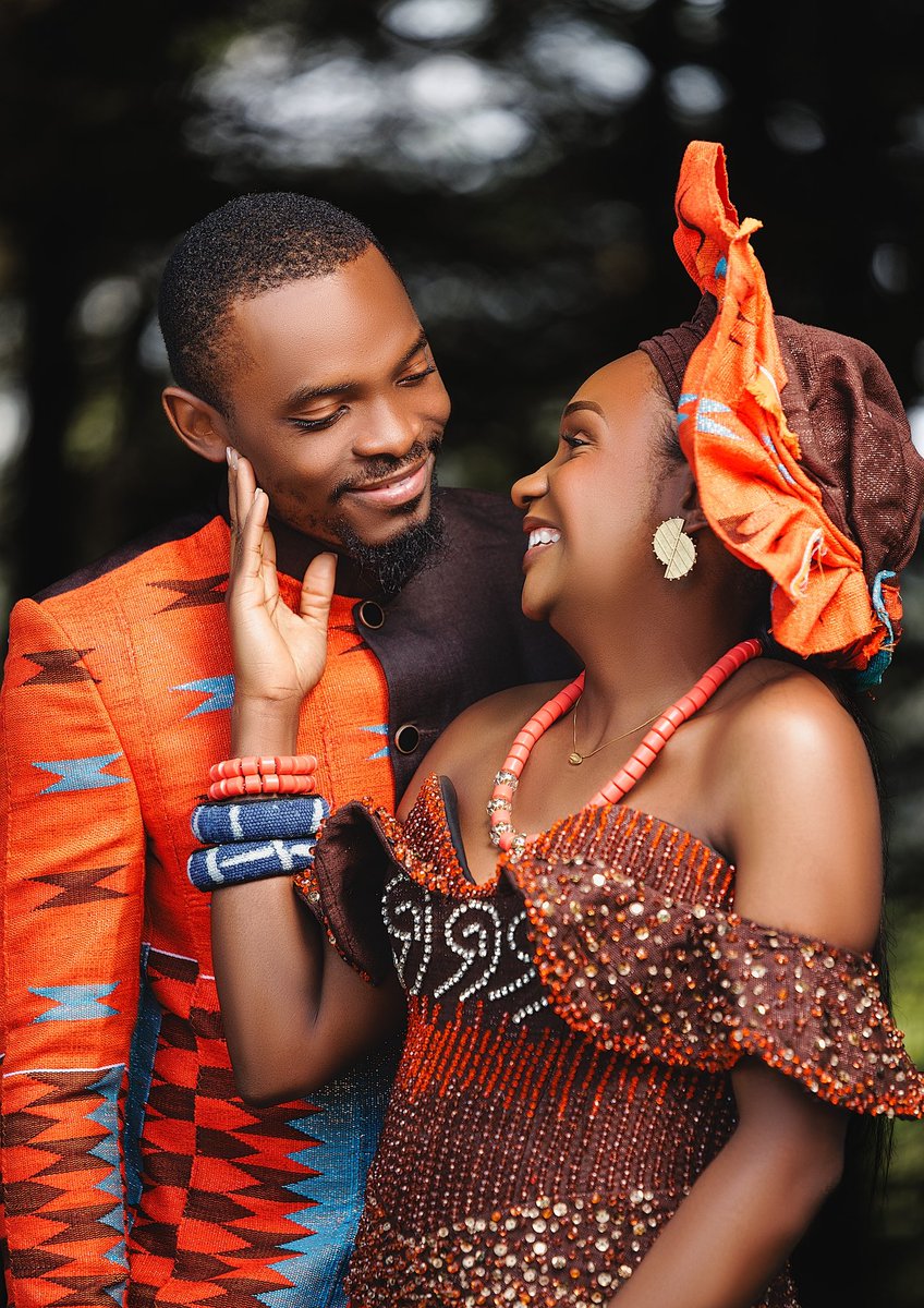 Nudestudio237's tweet photo. What U see vs What I see… I’m not In Love with my Position but the shots 🔥🔥🔥🔥… Traditional Day…. 
.
.
.
.
#237events #237photographer #237traditionalwedding #cameroonphotographer https://t.co/uaPofyXfzi