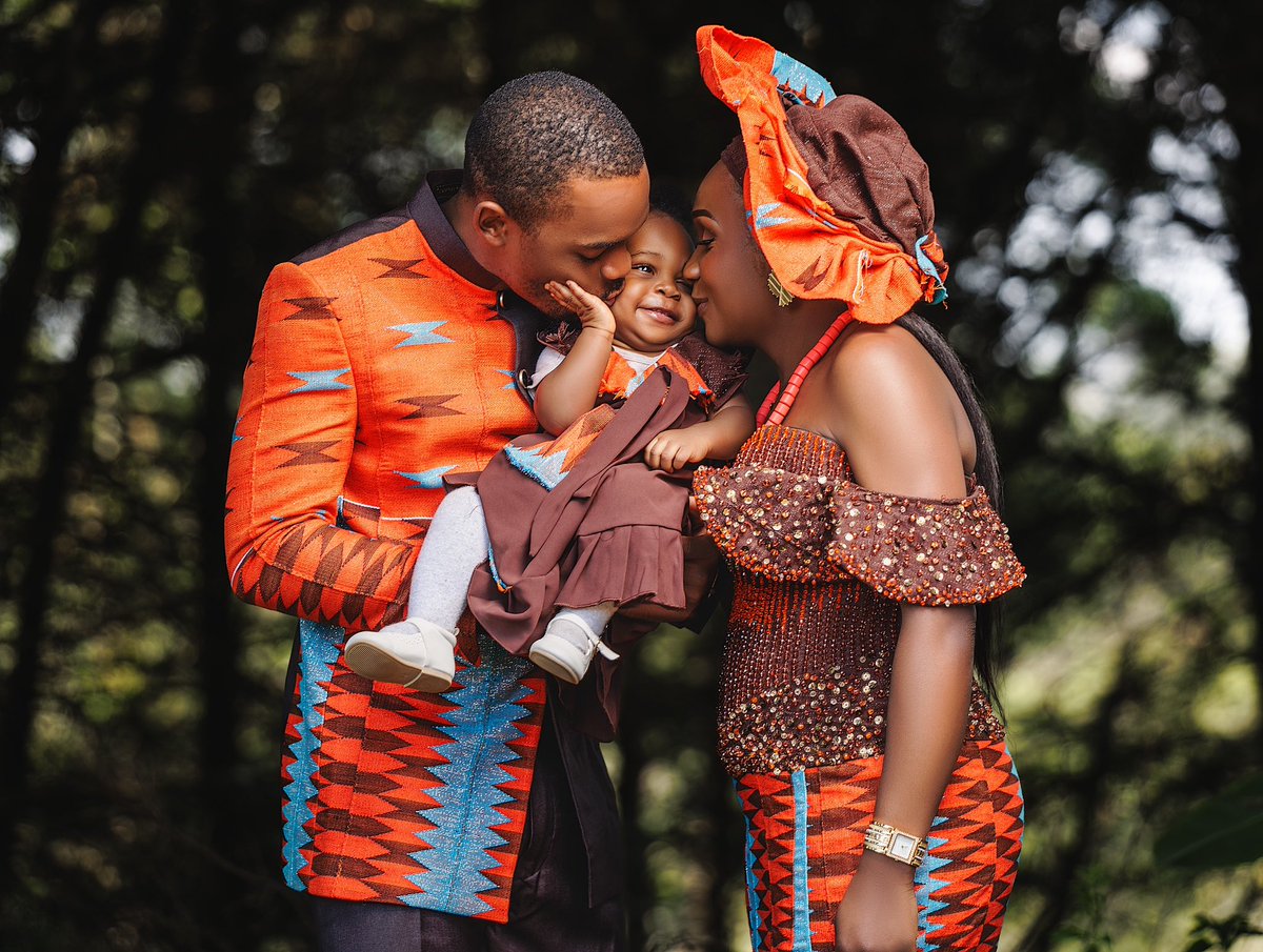 Nudestudio237's tweet photo. What U see vs What I see… I’m not In Love with my Position but the shots 🔥🔥🔥🔥… Traditional Day…. 
.
.
.
.
#237events #237photographer #237traditionalwedding #cameroonphotographer https://t.co/uaPofyXfzi