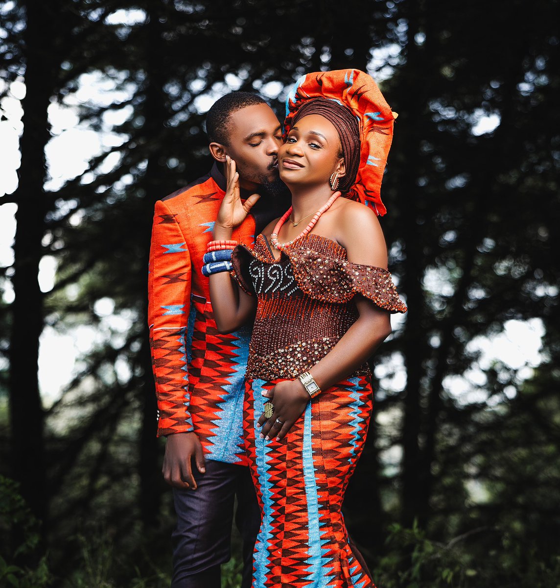 Nudestudio237's tweet photo. What U see vs What I see… I’m not In Love with my Position but the shots 🔥🔥🔥🔥… Traditional Day…. 
.
.
.
.
#237events #237photographer #237traditionalwedding #cameroonphotographer https://t.co/uaPofyXfzi