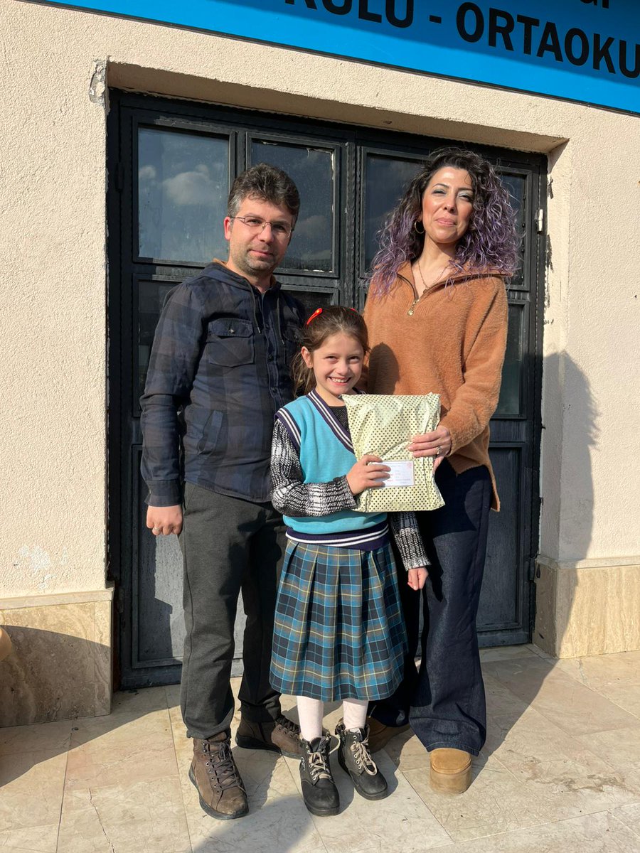 TaskesigiOkulu's tweet photo. Okulumuz ilkokul 4/A sınıfı öğrencisi Amine Atar "24 Kasım Öğretmenler Günü" konulu yarışmada 1. Olmuştur. Kendisini ve Sınıf öğretmenini tebrik ederiz.@tcmeb @Ordu_MEM @CaybasM @ELTHakanAYDIN @mfvargeloglu https://t.co/vXaNTov5sb