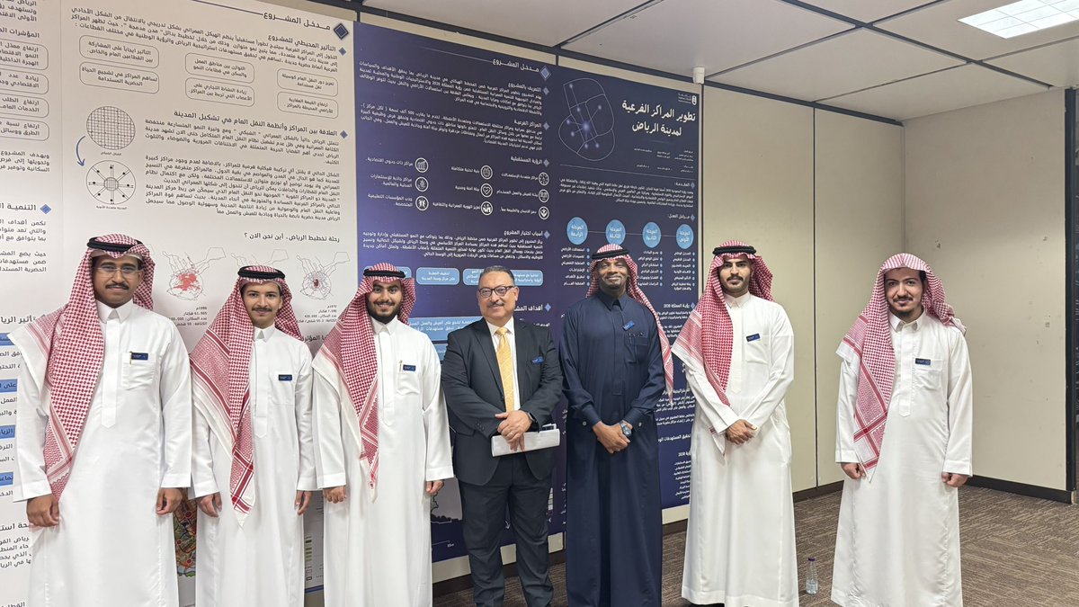 Almustafa2001's tweet photo. هل المراكز الفرعية هي الإجابة على تحديات الرياض الحضرية؟

بكل فخر، أشارككم مشروع تخرجي بعنوان ”تطوير المراكز الفرعية لمدينة الرياض"، الذي عملت عليه خلال العام الدراسي 2024-2025 في قسم التخطيط العمراني بجامعة الملك سعود. يركز المشروع على معالجة القضايا الحضرية https://t.co/e7E815Isa1