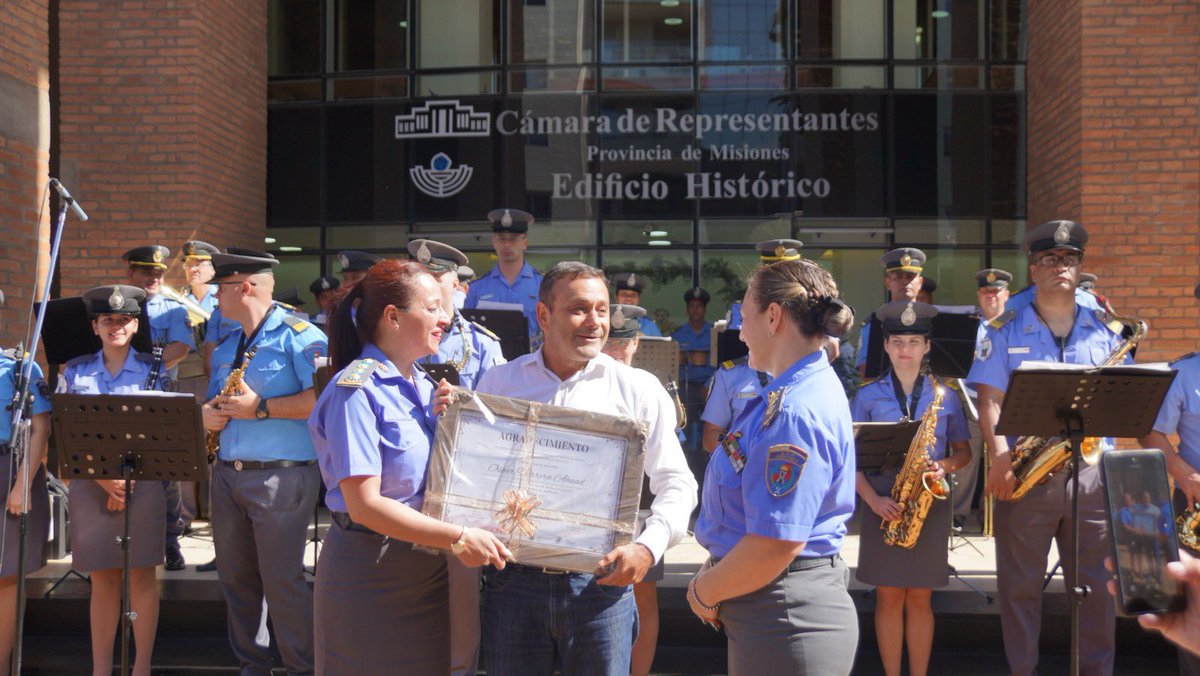 herrerayflia's tweet photo. ✨ Destacamos el compromiso y esfuerzo del personal legislativo en este 2024. En la retreta de fin de año, agradecí a quienes trabajan incansablemente 💪, logrando hitos históricos como la sanción de más de 60 leyes 📜. Juntos, seguiremos fortaleciendo la actividad legislativa para Misiones ❤️.