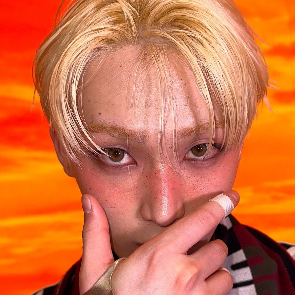 meteorshowerfox's tweet photo. The way SUNOO rocked every blush placement. He's owning this trend fr! https://t.co/l6s1LgnBLn