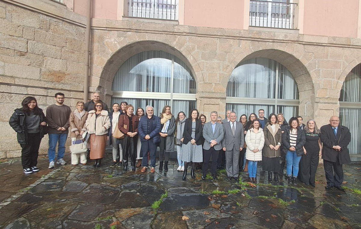 UDC_gal's tweet photo. O Servizo #UDCSaudable celebrou o X Aniversario, nun acto que contou co reitor, Ricardo Cao; a vicerreitora do @CIFerrol e Responsabilidade Social, Ana Ares; e o director do servizo, Sergio Santos del Riego; así como parte das 37 entidades colaboradoras.
https://t.co/9IZzSDPzr1 https://t.co/fGJgFcWgNj