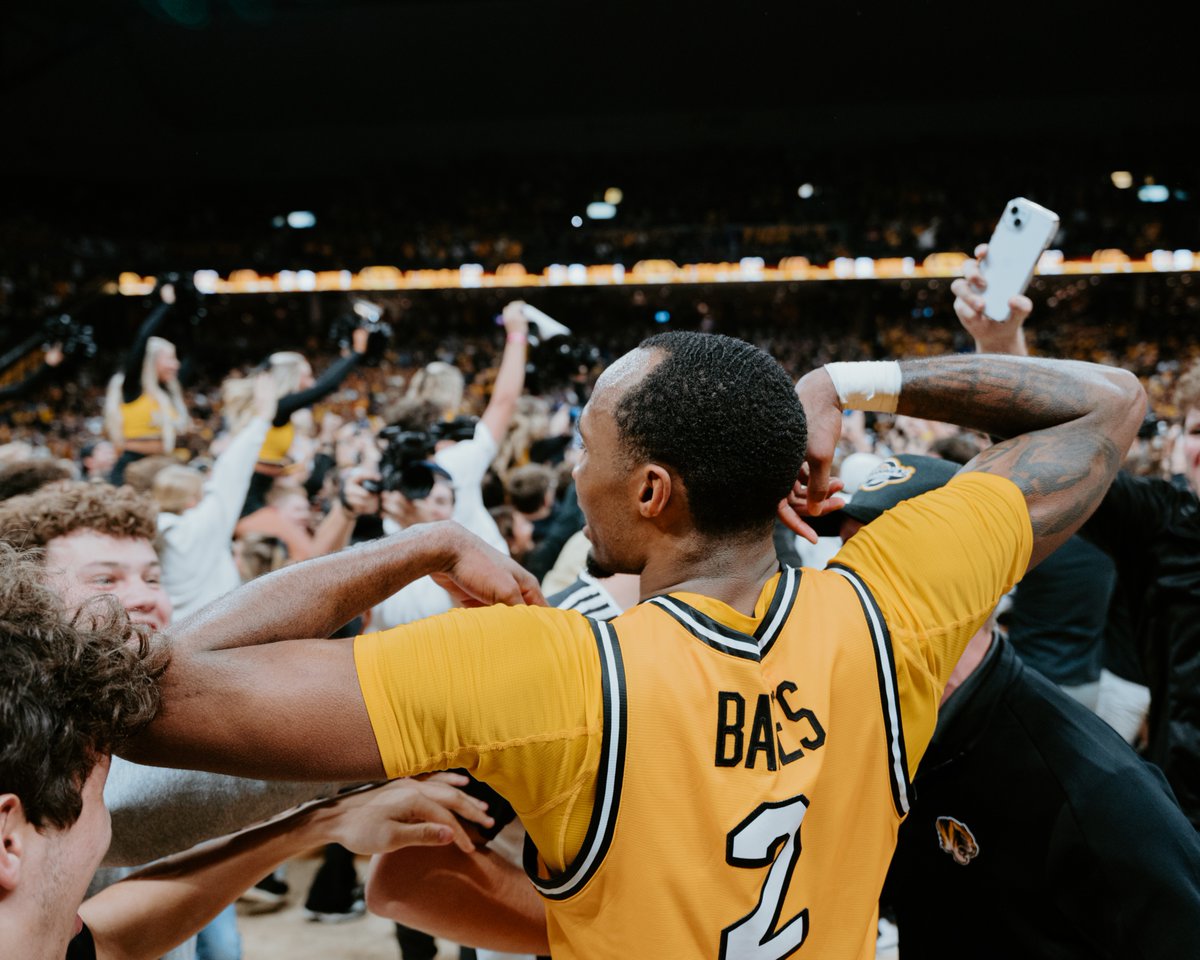 MizzouAthletics's tweet photo. What a time to be a Tiger.

◾️@MizzouHoops tops No. 1 kU
◾️@MizzouVB reaches NCAA Tournament Sweet 16 for fifth time in program history
◾️@MizzouFootball headed to @MusicCityBowl 
◾️@MizzouWBB wins fourth straight, tops SMU on Thursday

#MIZ 🐯 https://t.co/hl2kINdtfE