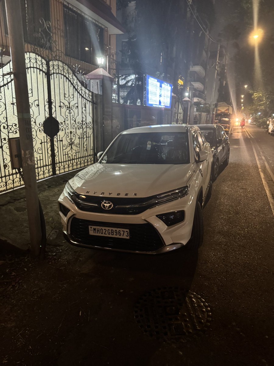 ShyamRamkumar's tweet photo. @MTPHereToHelp 
Cars parked on St Francis Avenue are blocking traffic. H Ward, Santa cruz West
Request for cars to be towed. https://t.co/4puvnMVn1g