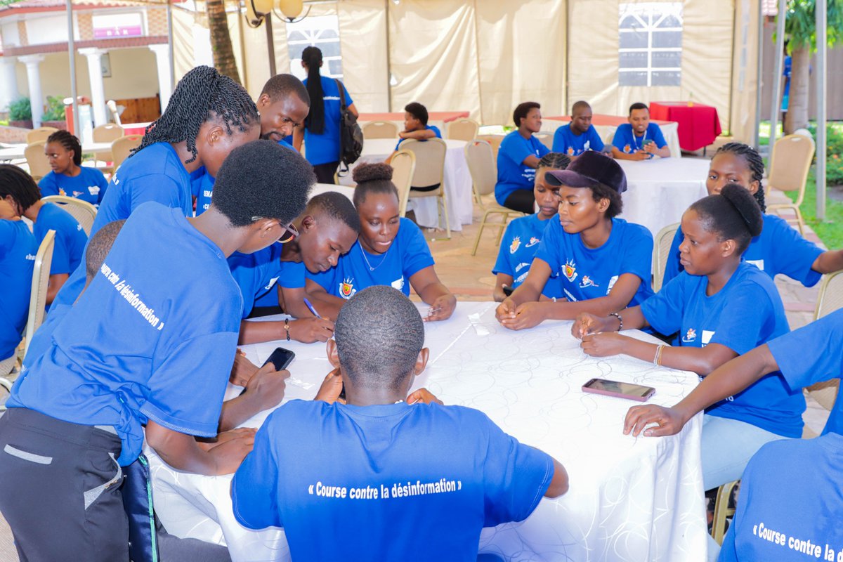 C'est dans l'optique d'impliquer davantage ces jeunes universitaires ds la  lutte ctre les fausses informations propagées sur les plateformes numériques qui sont souvent eux-mêmes victimes des dangers de l'internet.L'éducation aux #médias contribue o6 dans l'atteinte des #ODD.