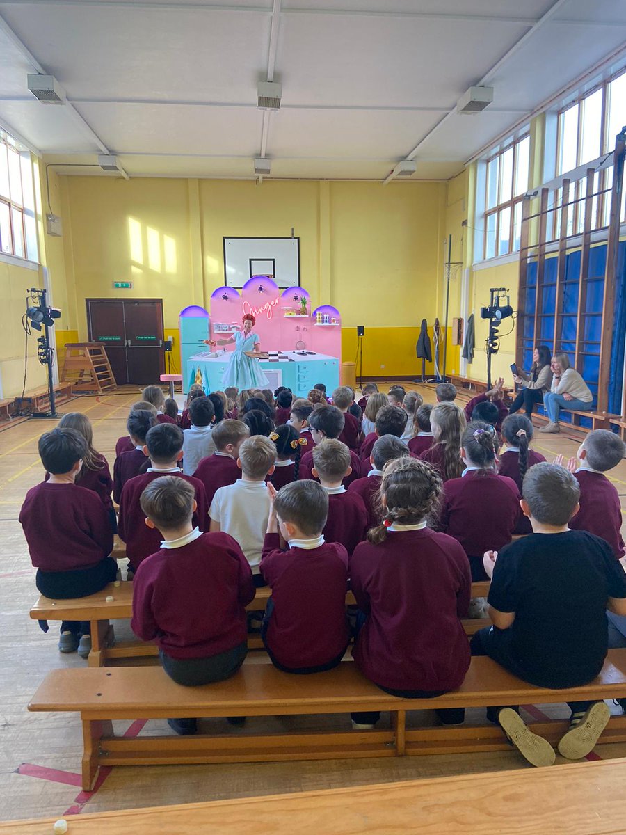 ImaginateUK's tweet photo. Ginger took the biscuit! 🎂🍪

What a time we had on tour across Scotland, bringing the kitchen to school halls up and down the country.   ✨ Thanks to the whole team for a tour filled with lots of gingerbread. 👏

Produced by @TortoiseinaNut 

@tiss_scotland @NTSonline https://t.co/D6nKseTIFW