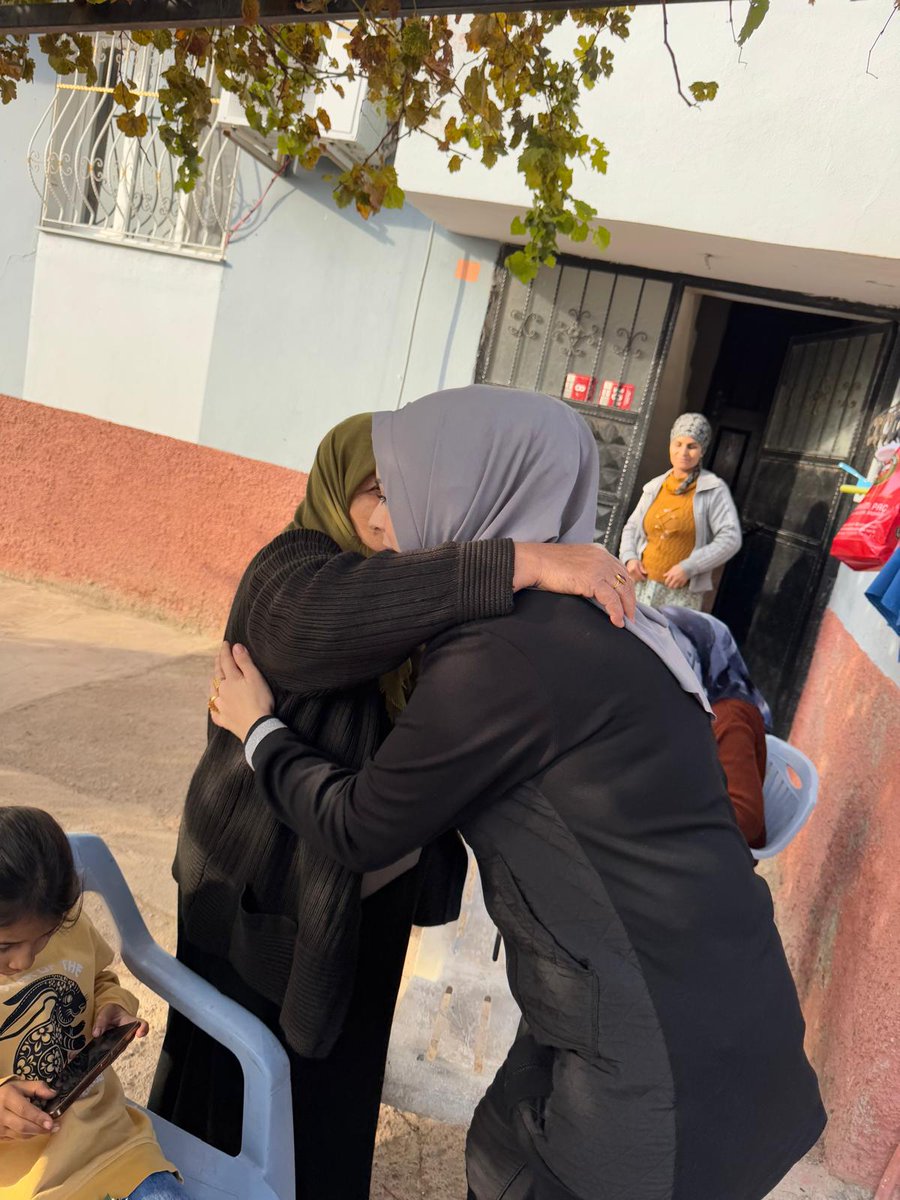 #BatıAyrancıMahallesi 

Yılmadan, yorulmadan ✔️
Çalınmadık kapı, girilmedik gönül, sıkmadık el bırakmayacağız.

#AkKadınlarSahada🇹🇷 

<a href="/mehmetonturktr/">Mehmet ÖNTÜRK</a> 
<a href="/dr/">Dan Rowden</a>.mustafa.erdogan 
<a href="/avfatmagulcalim/">Av. Fatma Gül Çalım</a> 
@ademyesildaltr 
@akadir_ozel 
<a href="/h/">َ</a>.yayman 
<a href="/kemalkarahanmv/">Kemal Karahan</a>