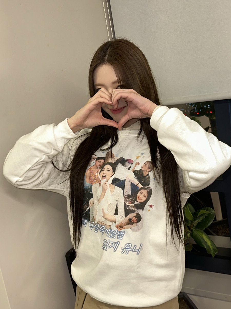 내 사랑하는 공주님 생일 축하해
나의 소중한 보물이니까 상처받거나 슬픈마음 없이 계속 행복했으면 좋겠어
예쁜 것과 예쁜 말만 유나 주위에 넘치고 온 세상의 따뜻한 사랑만 많이 받고 계속 행복하게 웃고 있어 주세요
사랑해🐰🎀
#HappyYunaDay #유나
#너_예뻐_신유나_생일축하해
#ITZ_YUNA_DAY