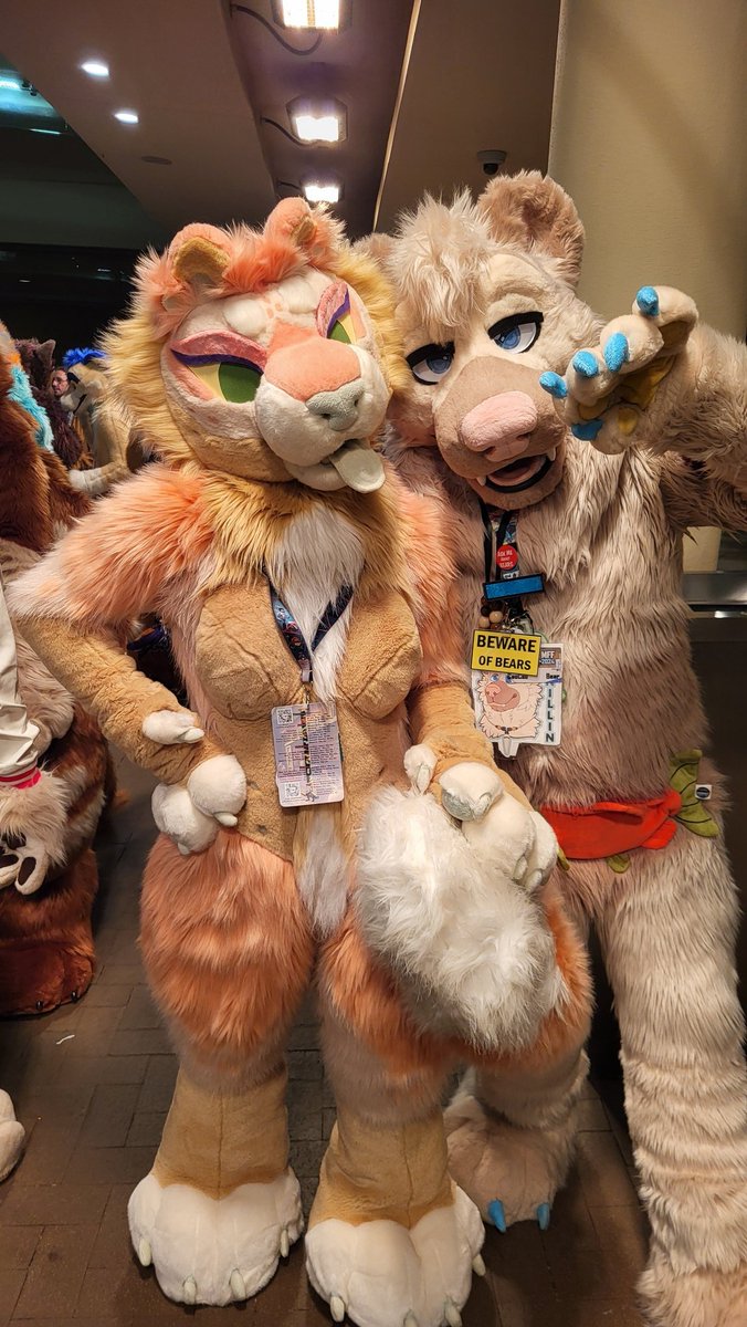 technicwuff's tweet photo. Despite having to leave on the last day, #MFF2024 was a great time and got to be unbearable to so many 🐻 💙 big thanks to @plantdogg for all the suit refurbing and @Wuskyy for some fixes https://t.co/Y1oTZ3y2A0