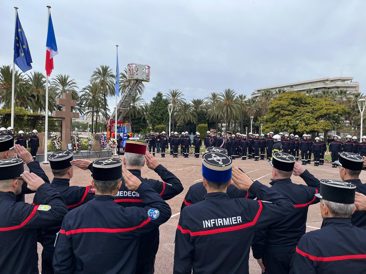 MartinAlex06's tweet photo. 🚒 #SteBarbe 
Les sapeurs-pompiers, volontaires ou professionnels sont les héros de notre quotidien. 
Nous saluons leur engagement qui honore notre nation.
Nous agissons concrètement pour eux @AssembleeNat pour revaloriser leur retraite, pour supprimer la taxe sur les carburants des véhicules de service.
J’ai également déposé un texte de loi pour faire mieux reconnaître leurs maladies professionnelles.
Nous devons protéger ceux qui nous protègent.