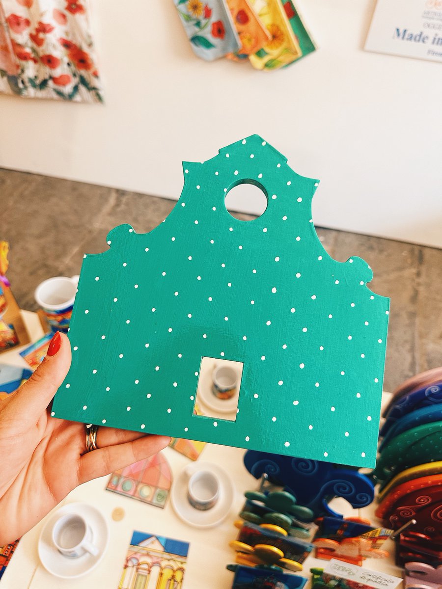 girlinflorence's tweet photo. ✨ Looking for the perfect gift? Look no further than Made in Italy magic! 🇮🇹 Elegant, timeless, and crafted to impress. This annual list is a labor of love to help celebrate all of the amazing creators I know https://t.co/TUqX69y7kq https://t.co/s0os3i3wRs