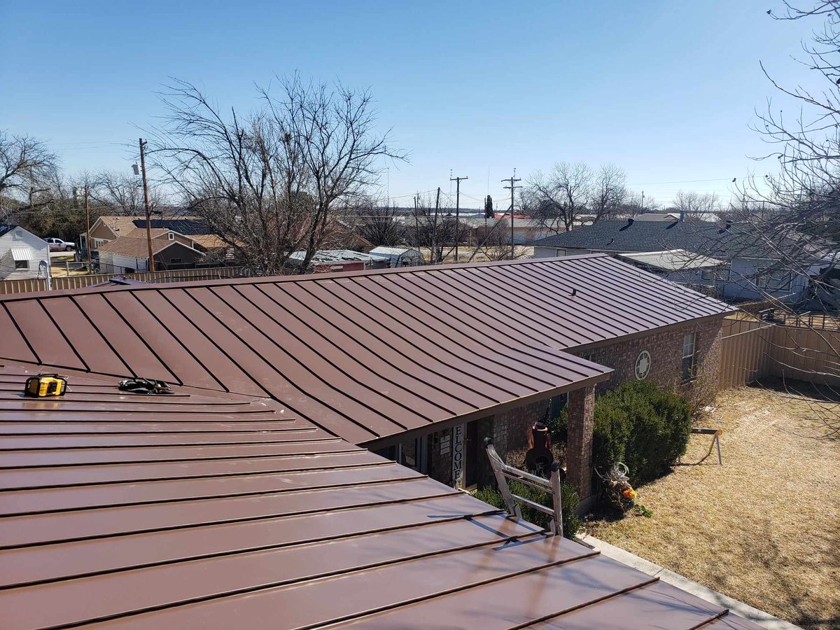 CorpCandela's tweet image. Thinking about upgrading to a metal roof?
Not only are they durable, but they can also help reduce energy costs by reflecting sunlight. 

#CandelaRoofing #metalexperts #Supportlocal #roofingindustry #UpgradeYourRoof #SaveMoney #MetalRoofingBenefits