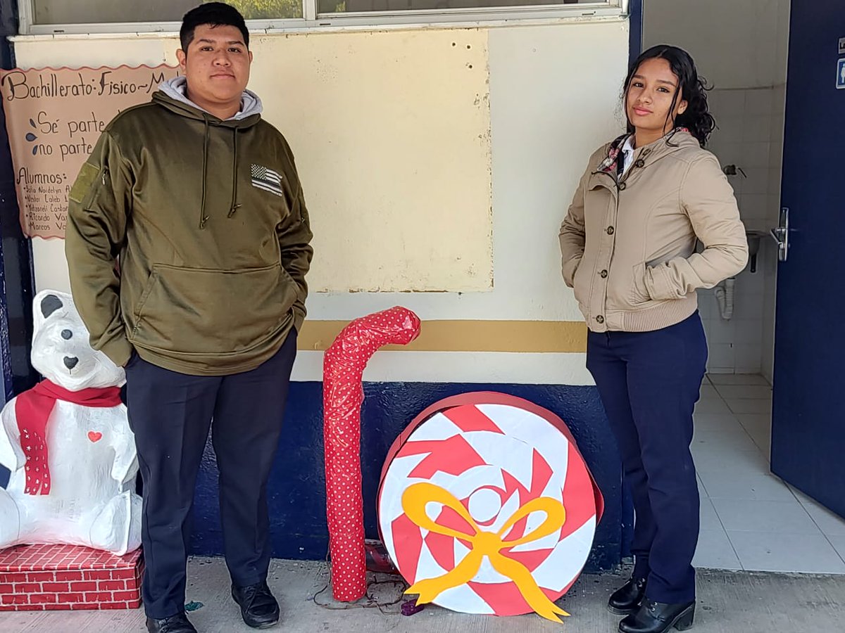 Cobaem_Morelos's tweet photo. 🎅✨ En seguimiento al programa #ECOBAEM, las y los alumnos de físico-matemático del #Plantel07 #Tepalcingo realizaron una actividad especial haciendo adornos navideños con material reciclado, con el fin de https://t.co/bi0J9KxE8n