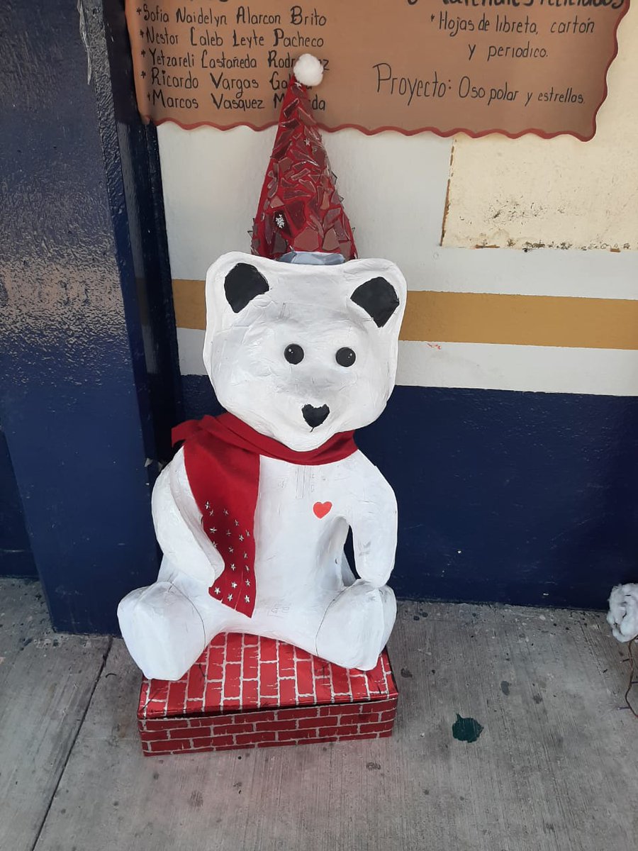 Cobaem_Morelos's tweet photo. 🎅✨ En seguimiento al programa #ECOBAEM, las y los alumnos de físico-matemático del #Plantel07 #Tepalcingo realizaron una actividad especial haciendo adornos navideños con material reciclado, con el fin de https://t.co/bi0J9KxE8n
