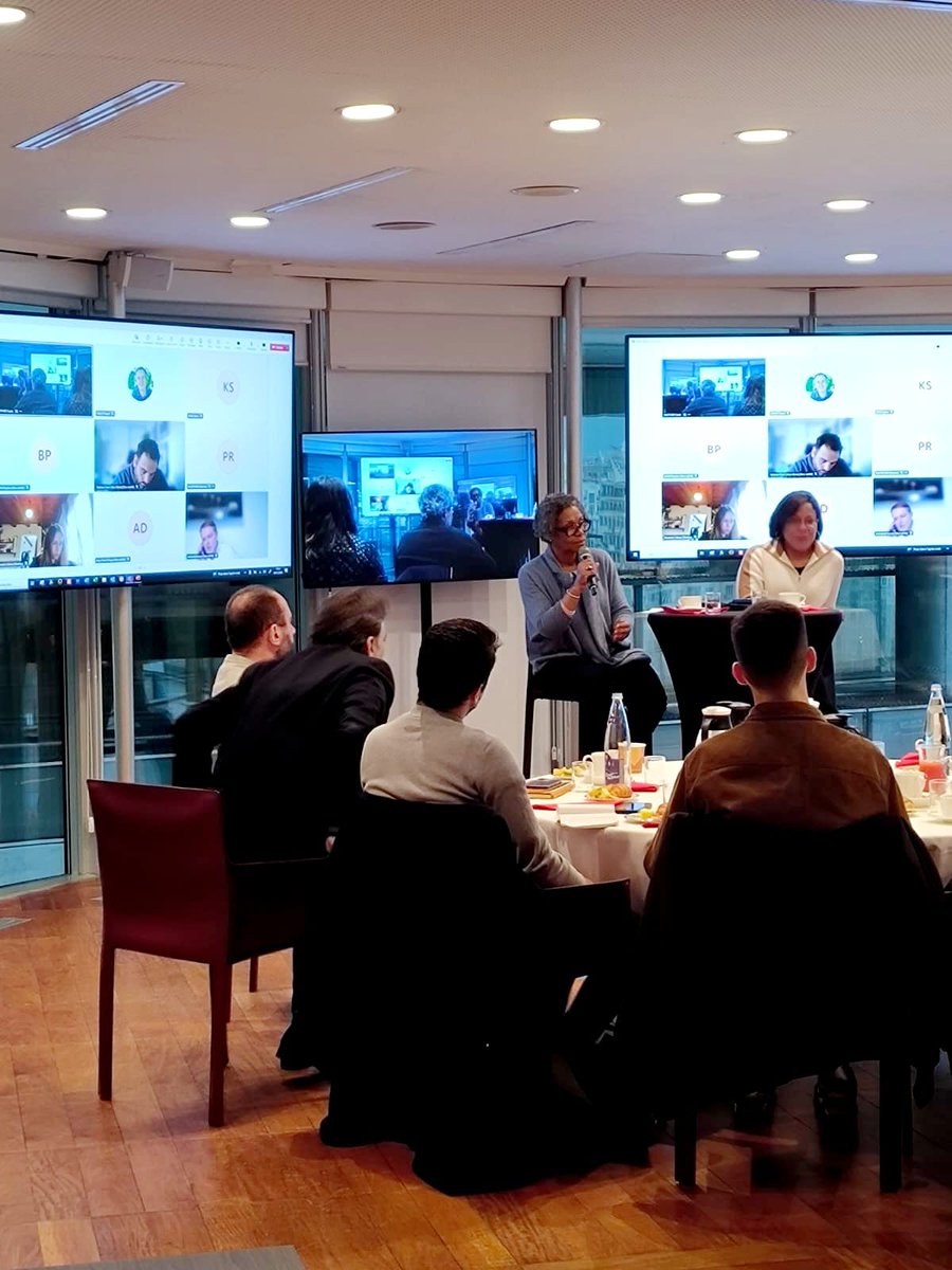 Bienvenue chère #KarineBaste dans cette nouvelle quotidienne diffusée sur #france5 et le Réseau des 1ère en #Outremer
"C pas si loin", véritable trait d'union entre les Outre-mer, l'Hexagone et le monde
Rdv à partir du 13 janvier 2025 📌📅