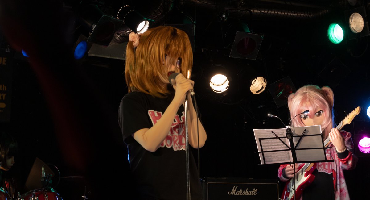 gerira_gouu's tweet photo. #kig_gig 
ライブを楽しみつつ、MC、演奏、グリーティング時のライブメンバーたちの撮影もできて、とても充実できました！
ブースで購入したグッズを紫織に渡してみたところ、喜んで紹介動画みた��なものを撮ってました✌ https://t.co/PmauoYskBx
