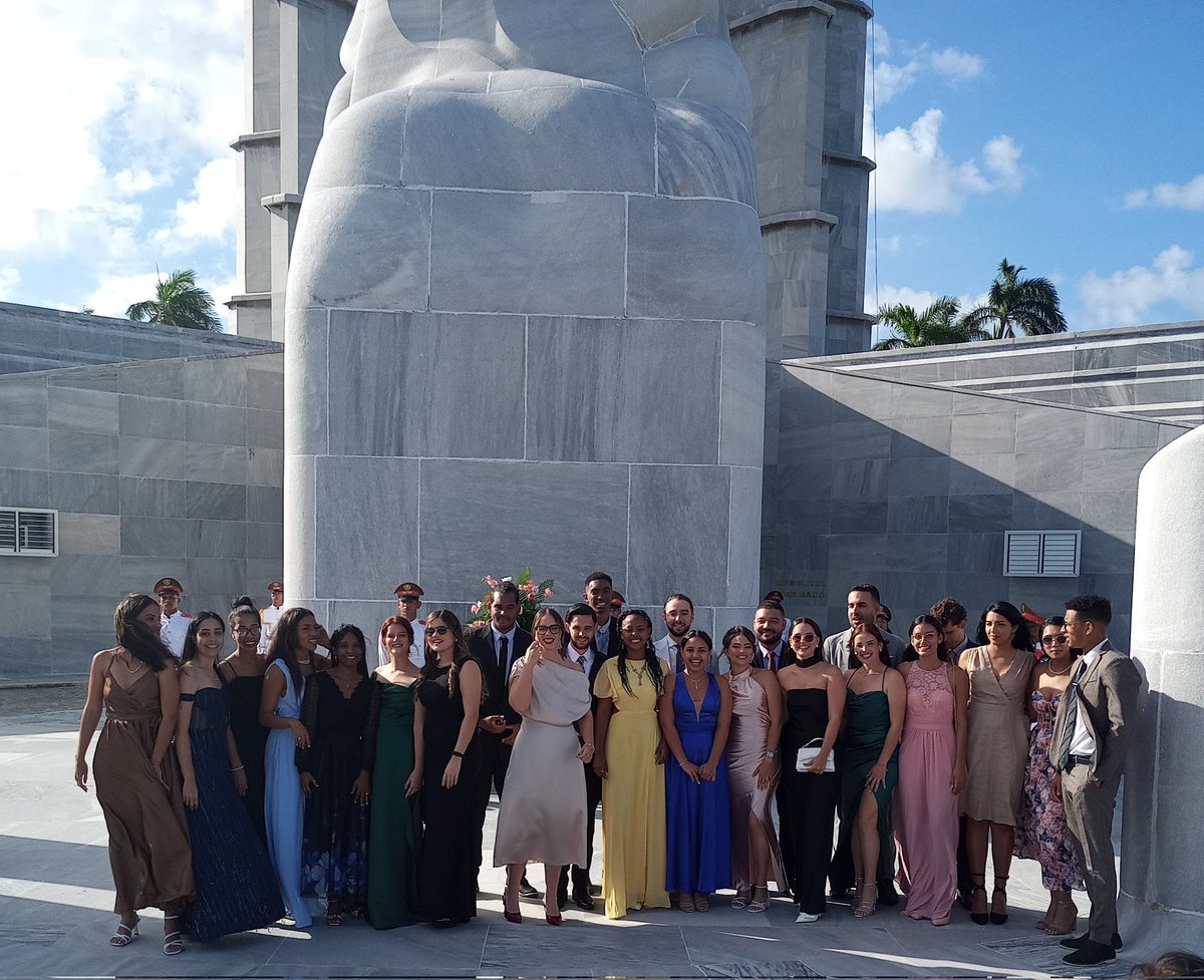 Muchas felicidades para los nuevos graduados del <a href="/ISRICuba/">ISRI Cuba</a>, éxitos en su futuro profesional.

Jóvenes con alta preparación en las Relaciones Internacionales.

#OrgulloISRI
#DeLaTallaDeRoa