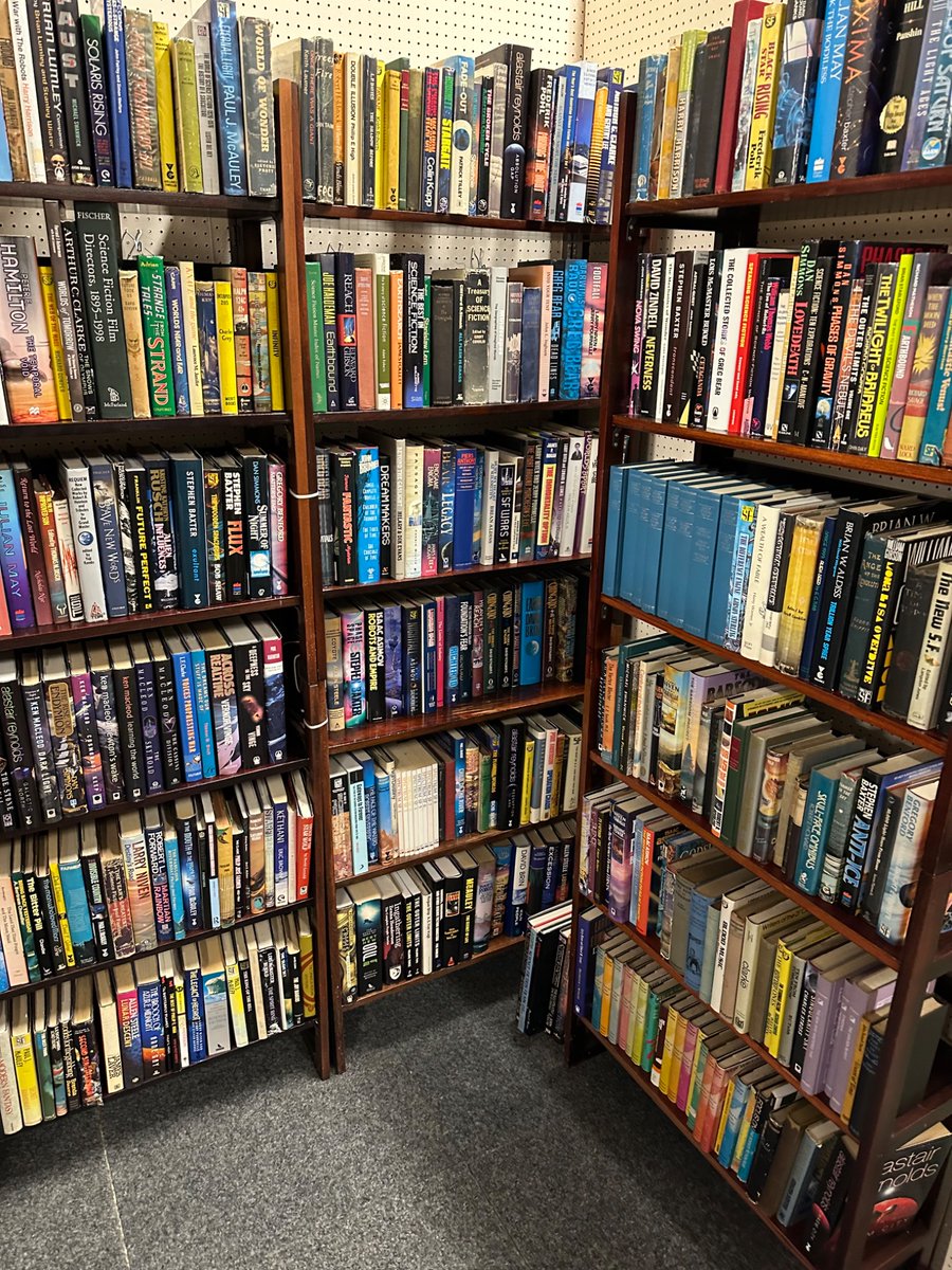 StephenRench's tweet photo. Have just restocked at the Brackley Antique Cellar - 3 more boxes of sci fi and fantasy 📚 squeezed into Unit 95C
👽 🪐 🌍 📚 https://t.co/K56b2DaG5g