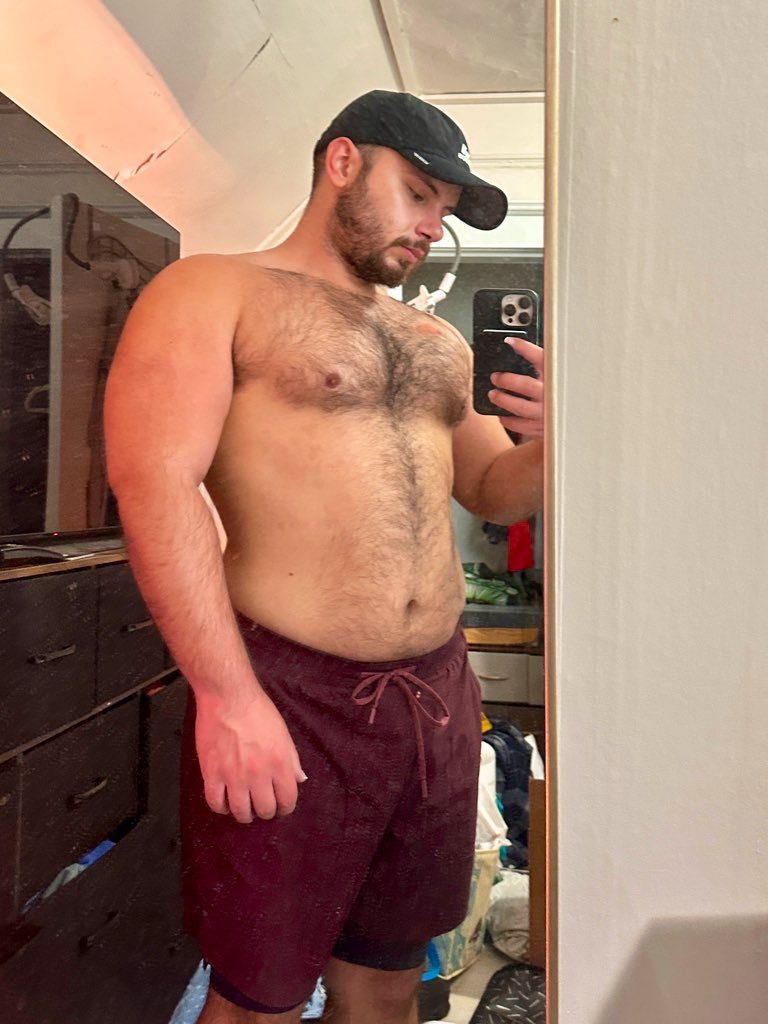 I’m your favorite muscle cub’s favorite muscle cub💪🏼😈