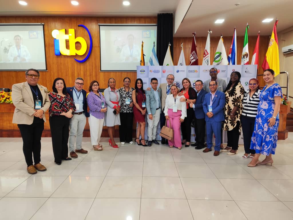 Con su charla magistral sobre Neurodesarrollo y su relación con la inteligencia, Orlando Terré, presidente del consejo COMAU, nos dejó una aleccionadora e inspiradora experiencia en el 8 Congreso de Pedagogía <a href="/UbeEcuador/">UBE | Universidad Bolivariana Del Ecuador</a> <a href="/ubepostgrados/">UBE | Postgrados</a> <a href="/ITBolivariano/">ITB Instituto Superior Universitario Bolivariano</a>  #Guayaquil #Durán #Ecuador