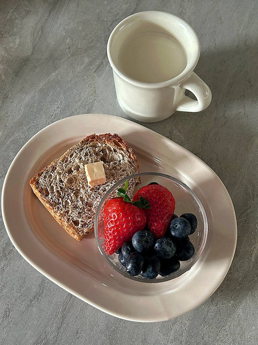 Irina74Irin's tweet photo. Even if you live alone, you should remember to eat breakfast! Nothing is more important than your health. https://t.co/MLJ14a3XOI