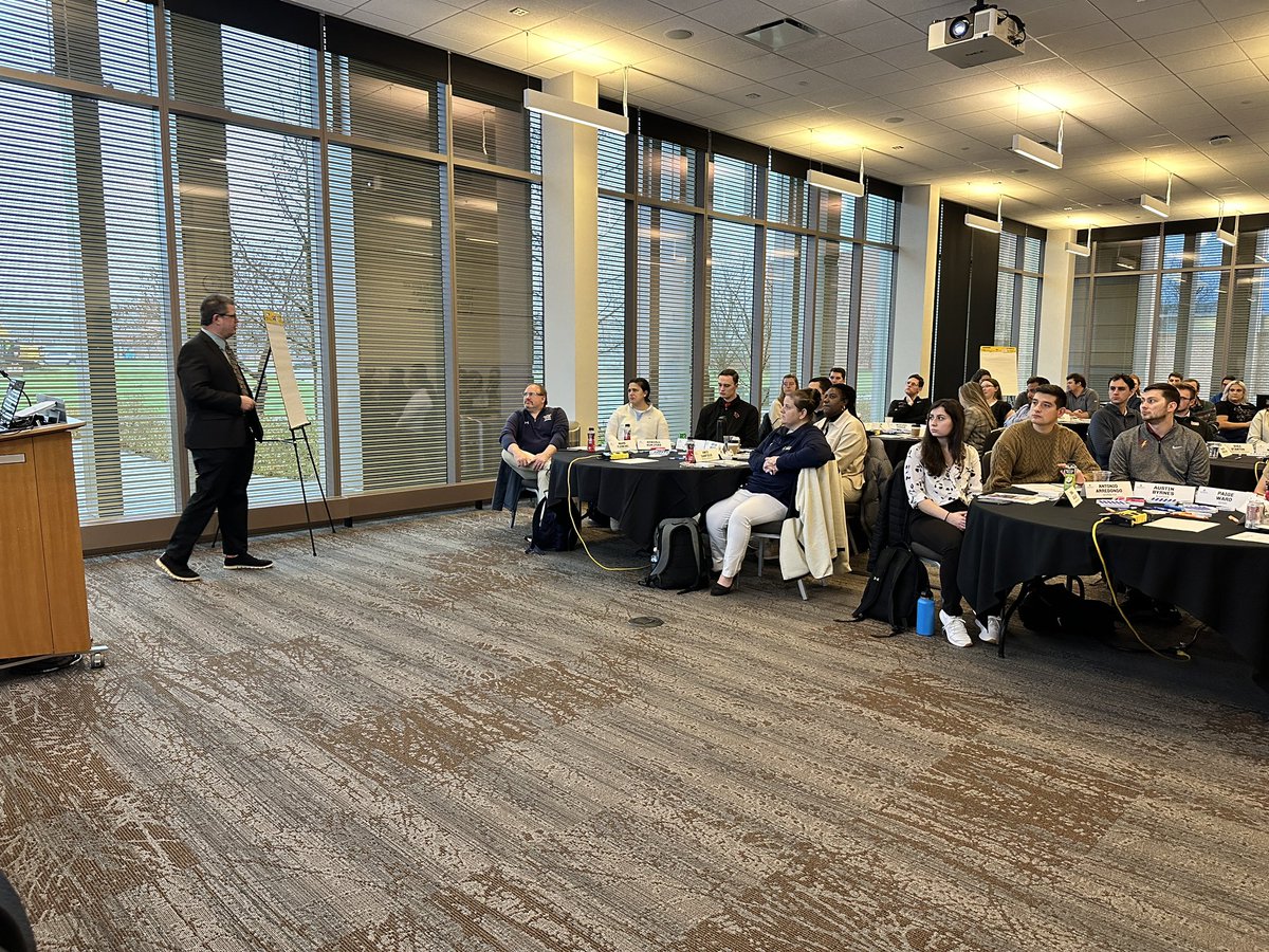 CollSportsComm's tweet photo. This morning, CSC Interim Executive Director Will Roleson (@wroleson) and Assistant Director of Communications and Creative Content Alivia Dieterlen joined the @NCAADIII Emerging Elite Program at the @NCAA office in Indianapolis to talk about ongoing and upcoming CSC programming! Thank you for having us @d3sida 🙌