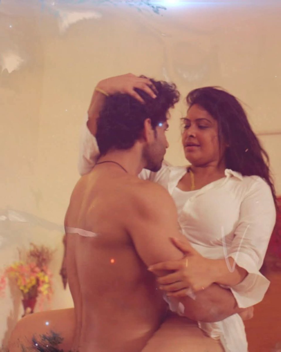 Ipadi asa theera virichu idupu odaiya ulla vangura sugamey thani than 🥵

As a mom it's my duty 😍@sammuaddict1