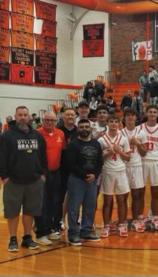 AnthonyFB2024's tweet photo. Congrats Pops on being honored by the city of Artesia and the @ArtesiaBulldogs @Artesiabball for y’all’s 95 basketball state championship and the 1st in the schools history and props on showing love to @OttawaBravesFB at your ceremony https://t.co/fgHGQKpXTW