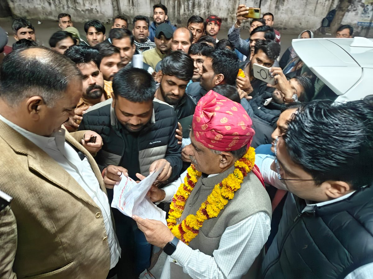 GajendraKhimsar's tweet photo. स्वास्थ्य सेवाओं का निरंतर उत्थान
आयुष्मान भारत, आयुष्मान राजस्थान

चिकित्सा तंत्र को सुदृढ़ करने की ओर तीव्र गति से अग्रसर है डबल इंजन की भाजपा स��कार..!

हमारी सरकार के चिकित्सा एवं स्वास्थ्य विभाग ने नर्सिंग ऑफिसर के परिणाम घोषित कर दिए है। माननीय मुख्यमंत्री श्री भजनलाल शर्मा जी के नेतृत्व में चिकित्सा विभाग द्वारा रिक्त पदों पर भर्ती प्रक्रिया को गति दी गई है।

@BhajanlalBjp