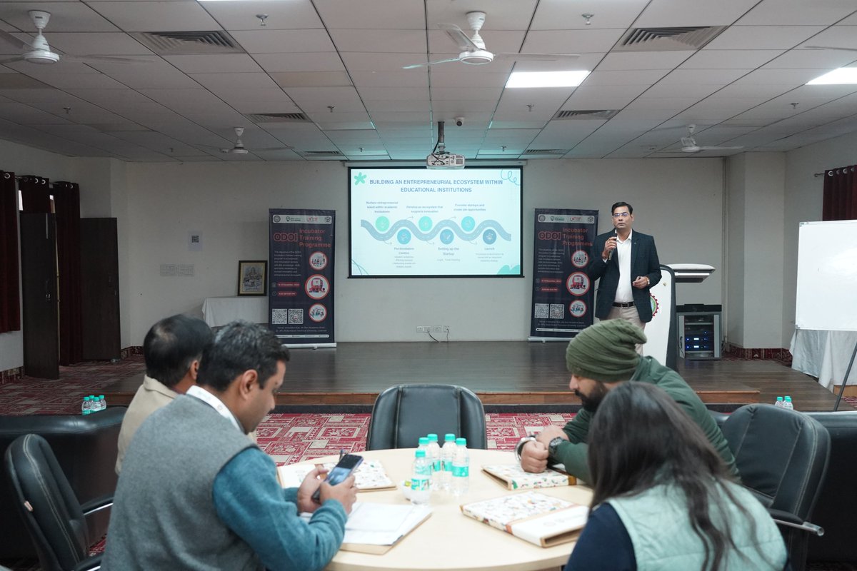 InnovationHubUP's tweet photo. #IncubatorsTraining Day-1 Glimpses

Key Highlights
#IdeaGeneration 
#LeanCanvas Designing
#Valueproposition Canvas
Building Entrepreneurial Ecosystem on Campus

Thank You to Dr. Rakhi Sharma, Director Jai Hind College Mumbai and Dr.Purnendu Pandey, GM @glbajaj for the insights https://t.co/m0CozI5FxY
