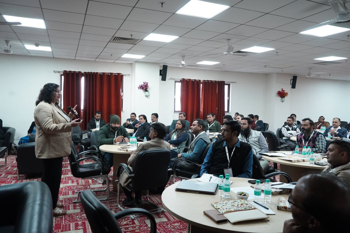 InnovationHubUP's tweet photo. #IncubatorsTraining Day-1 Glimpses

Key Highlights
#IdeaGeneration 
#LeanCanvas Designing
#Valueproposition Canvas
Building Entrepreneurial Ecosystem on Campus

Thank You to Dr. Rakhi Sharma, Director Jai Hind College Mumbai and Dr.Purnendu Pandey, GM @glbajaj for the insights https://t.co/m0CozI5FxY