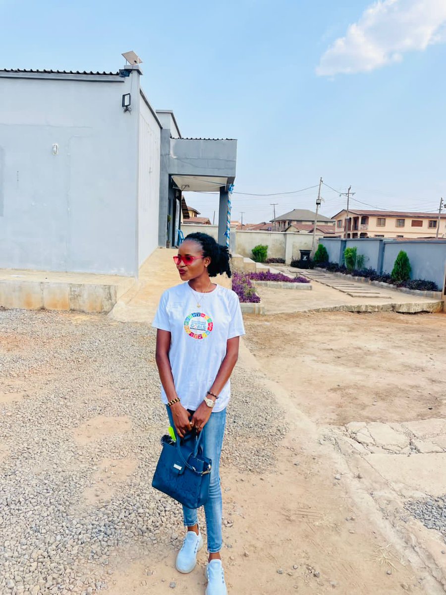 AkinloluHannah's tweet photo. May this week be a stepping stone to a blissful and fruitful future.🙏
I wish y'all a happy new week.💙
#Monday
#volunteer
#AnnGraphics
#SISIAladire
#GraphicDesigner
#AdireSeller
#Entrepreneur
#PrincessAnn https://t.co/u5ExbBudL2