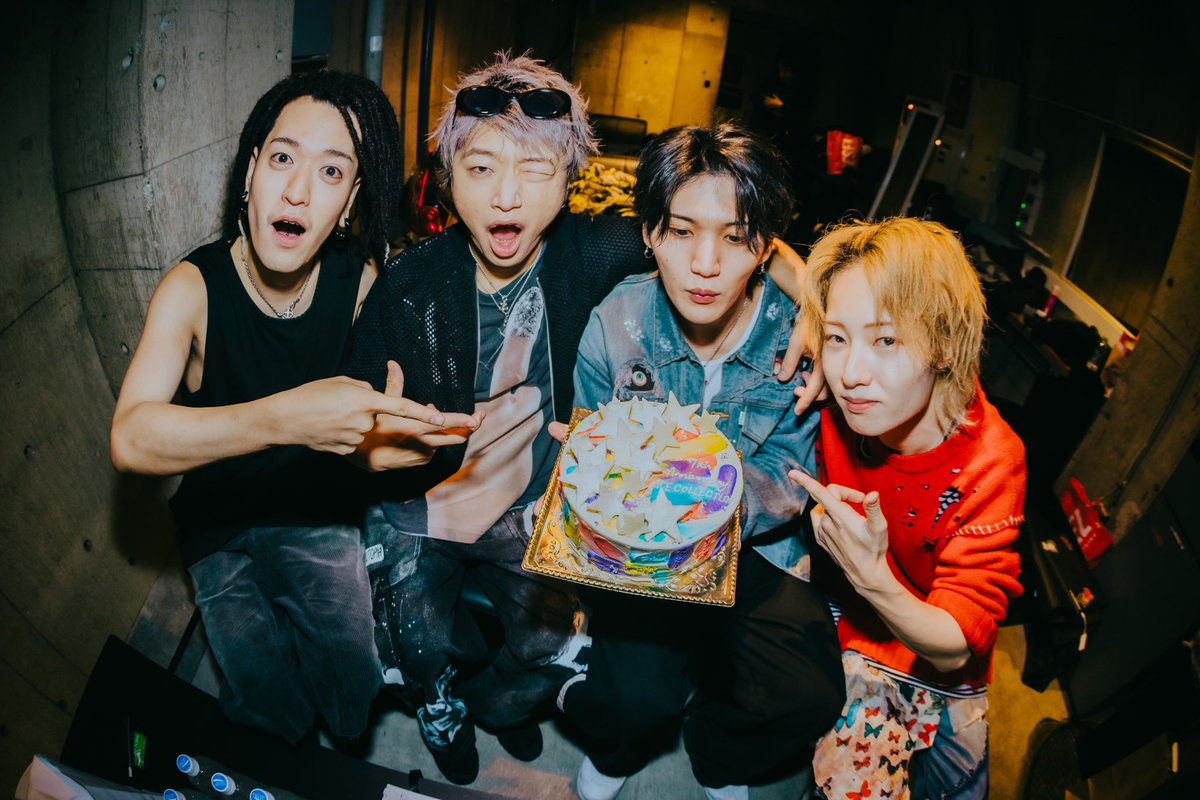 vo_tatsu's tweet photo. LIVE TOUR 2024 LUCKY GARDEN
TOUR FINAL 渋谷 WOMB
ありがとうございました！

そして本日は
ACE COLLECTION 結成7周年
いつも沢山の幸せをありがとう
一緒に夢を見てくれてありがとう
ACE COLLECTION8年目もよろしくね！ https://t.co/3QRheHXzWy