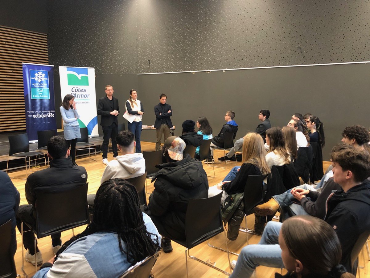 Lisa_Thomas3's tweet photo. 👏 PASS ENGAGEMENT 

1er versement pass #engagement pour les 52 jeunes de @StBrieucAgglo - Merci à l’association Le Cercle pour l’accueil

@LudovicGouyette , @nicolasnguyent1  et Carole CRESTEY-HONORE 
@cotesdarmor22  
@Caf22 https://t.co/GR2HSxnUhz